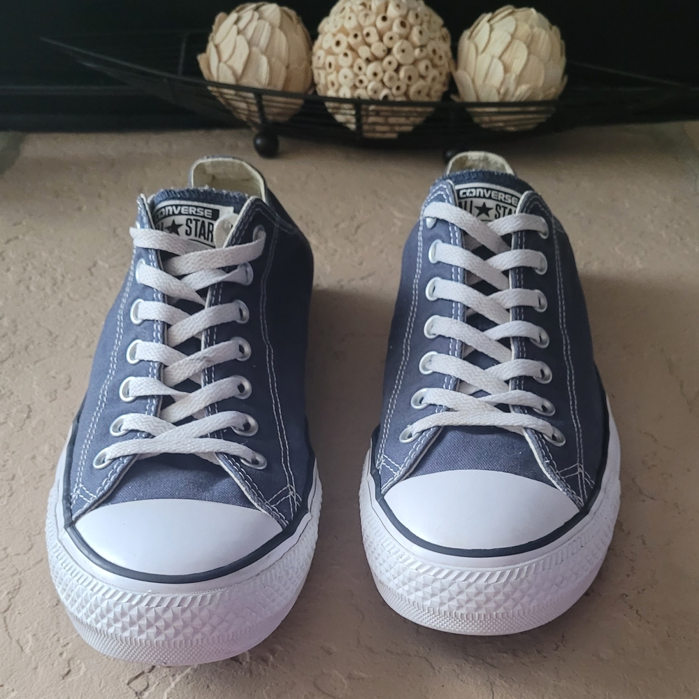 Size 12 Men / 14 Women Converse Chuck Taylor All Star Navy Unisex Sneakers
